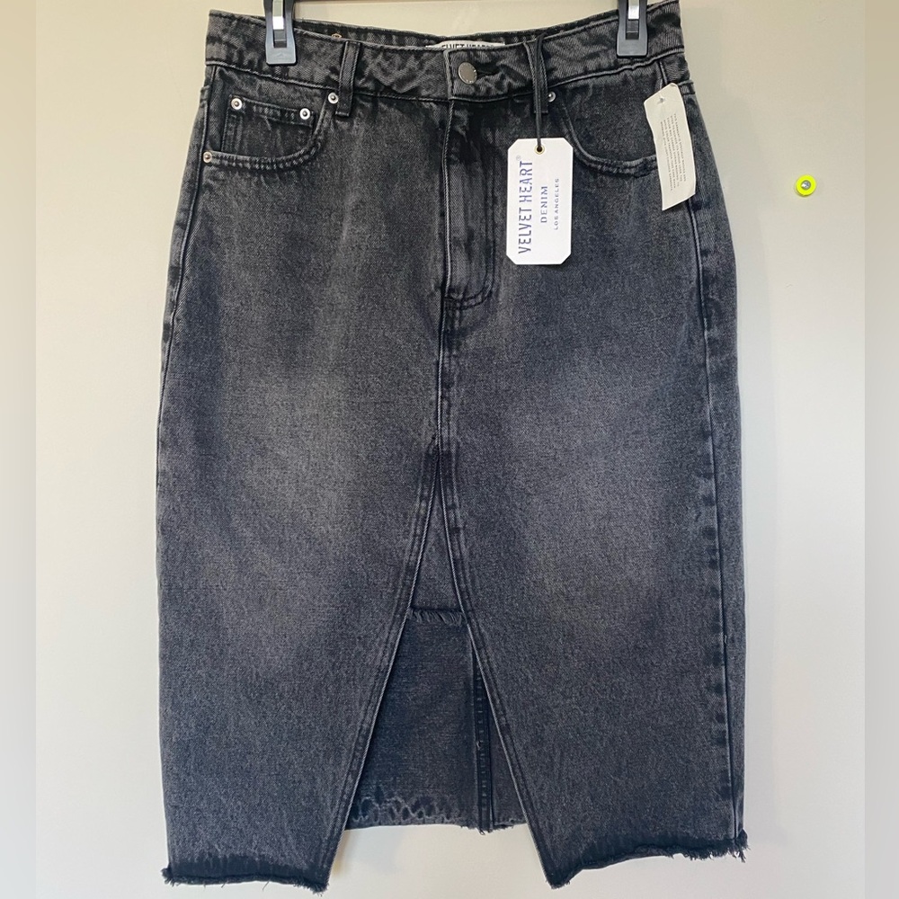 Velvet Heart Black Jean Skirt. Size 27. NWT